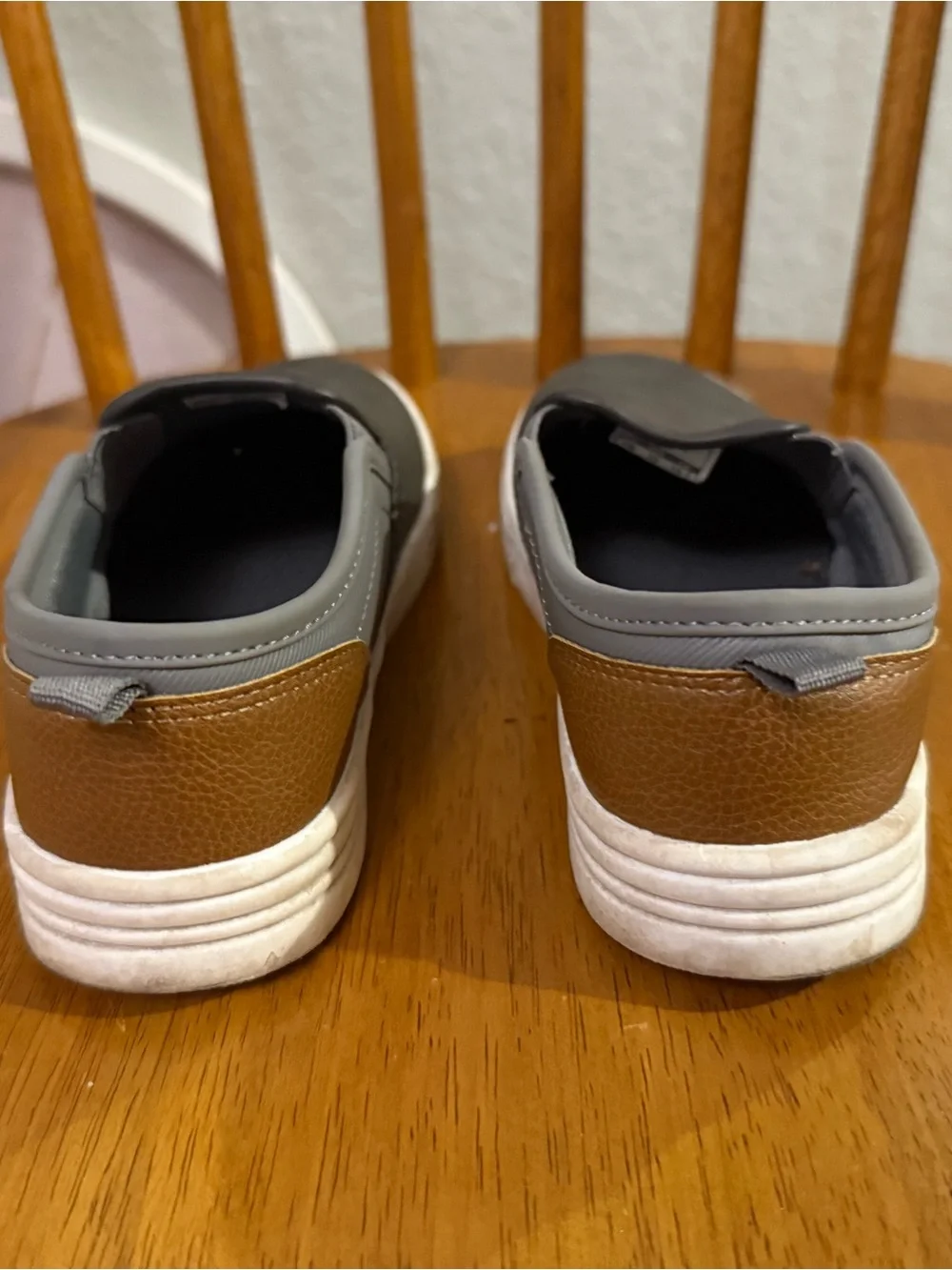 OshKosh B’gosh Kids Gray Slip-On Sneakers – Size 1 – Used